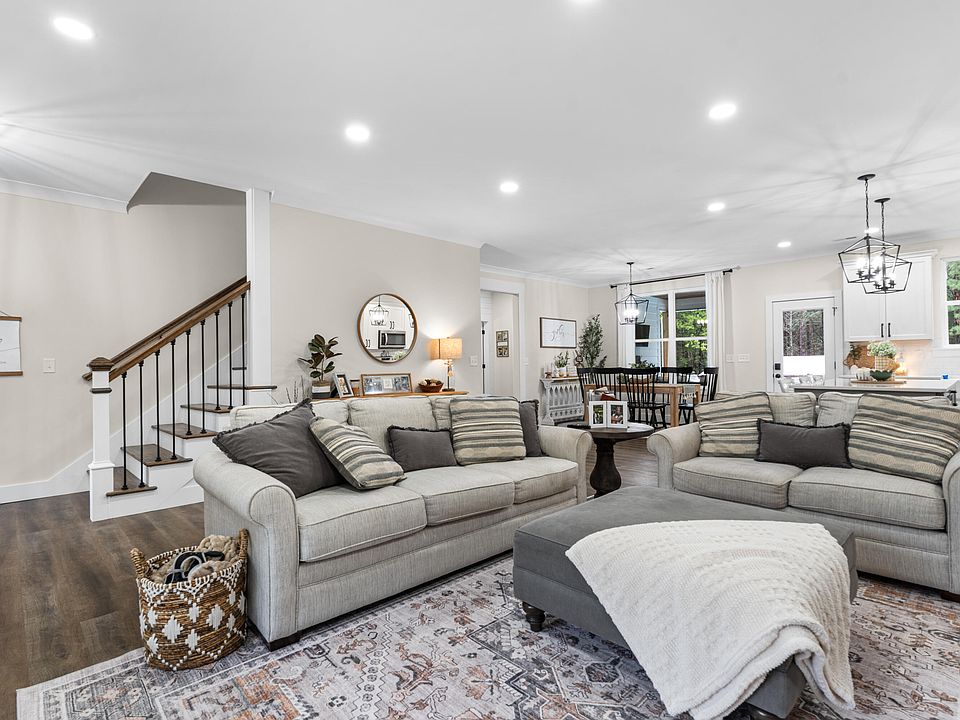 7th image of this home