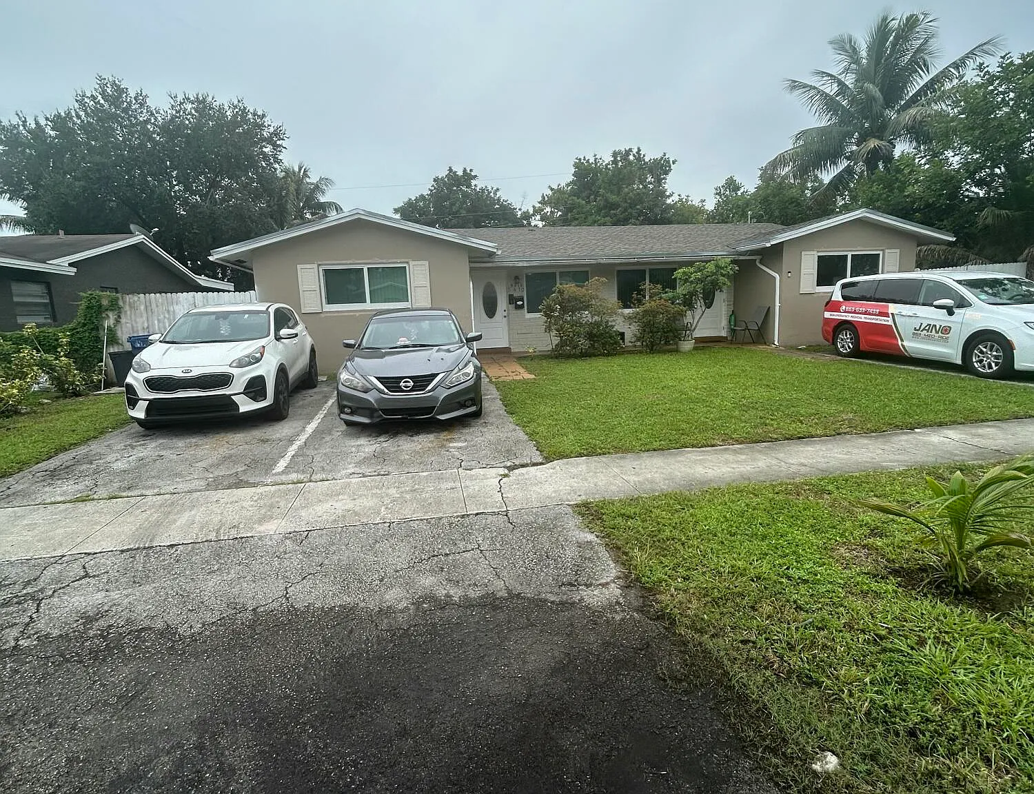3 bed, 2.0 bath, 2319 sqft, $2,500 — Photo 2
