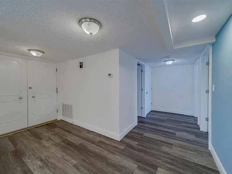 100 Oakmont Ln #504 — Photo 37