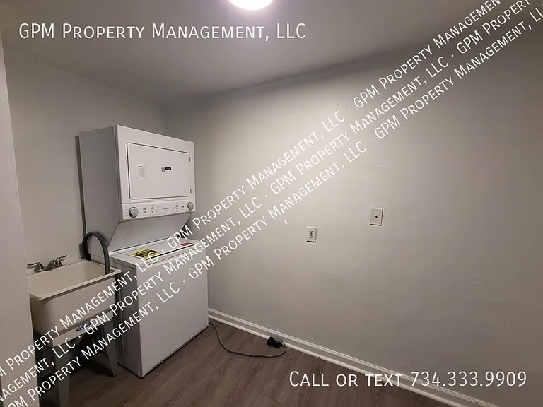 26011 Dartmouth St — Photo 9