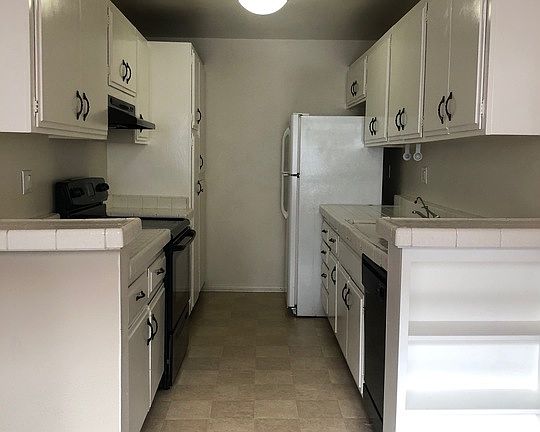 3rd image of 5414 Newcastle Ave APT 6