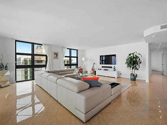 5th image of 1121 Crandon Blvd APT F1207