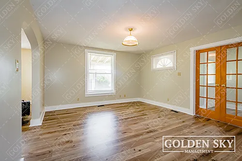 1417 W Memorial Dr Photo 1