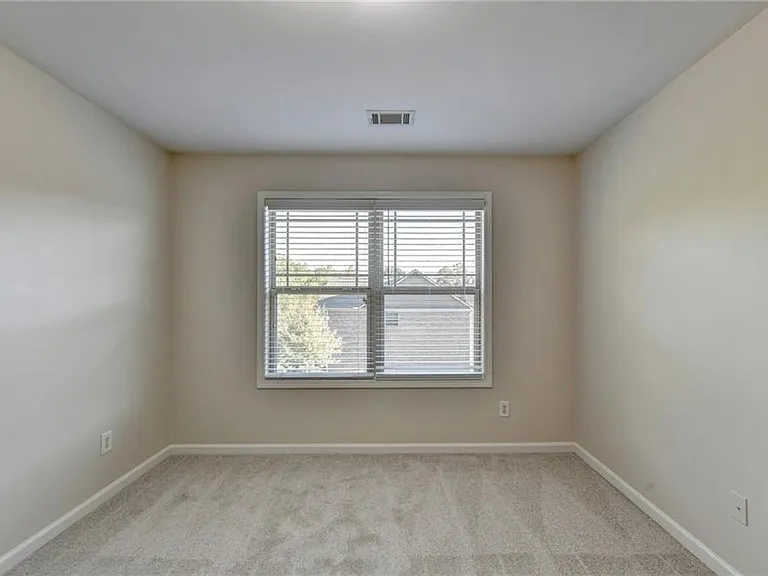 522 Suwanee Oaks Dr — Photo 31