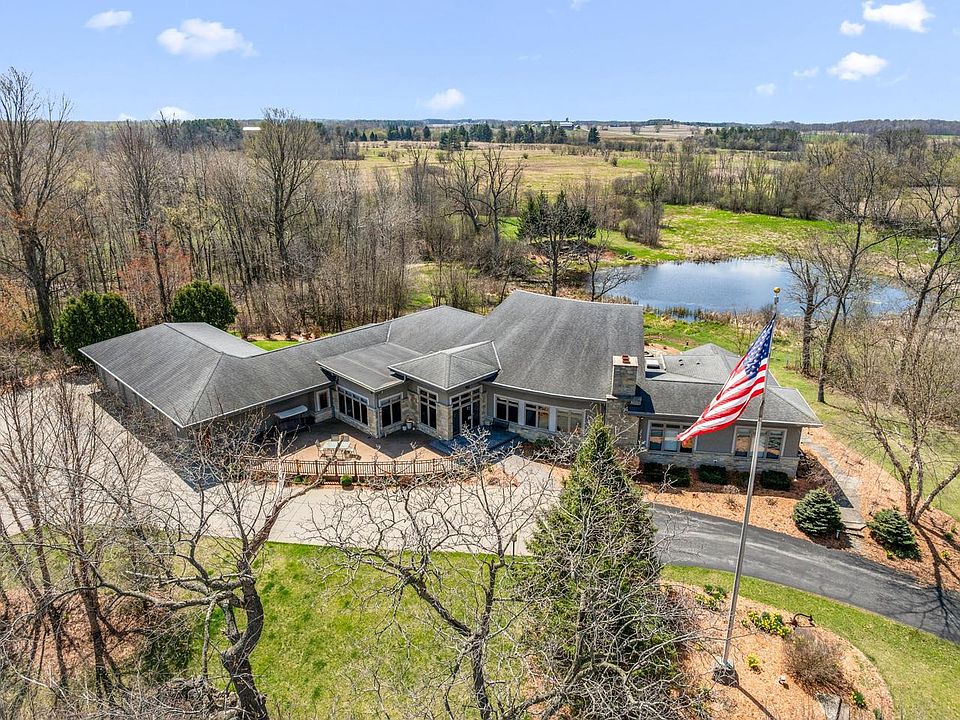 1st image of 790 Erin ROAD