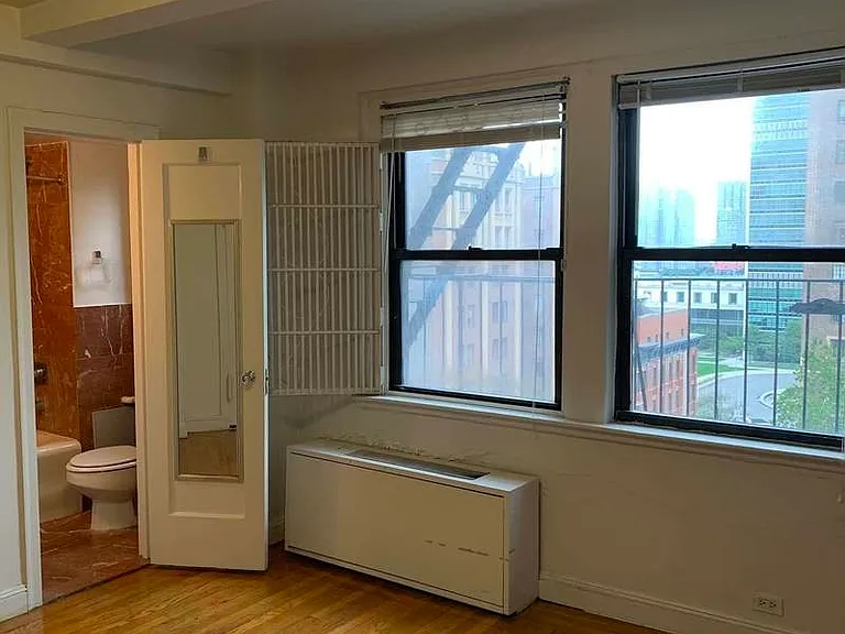 328 E 43rd St #906 — Photo 2
