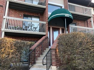 800 N Lakeside Dr APT 2B, Vernon Hills, IL