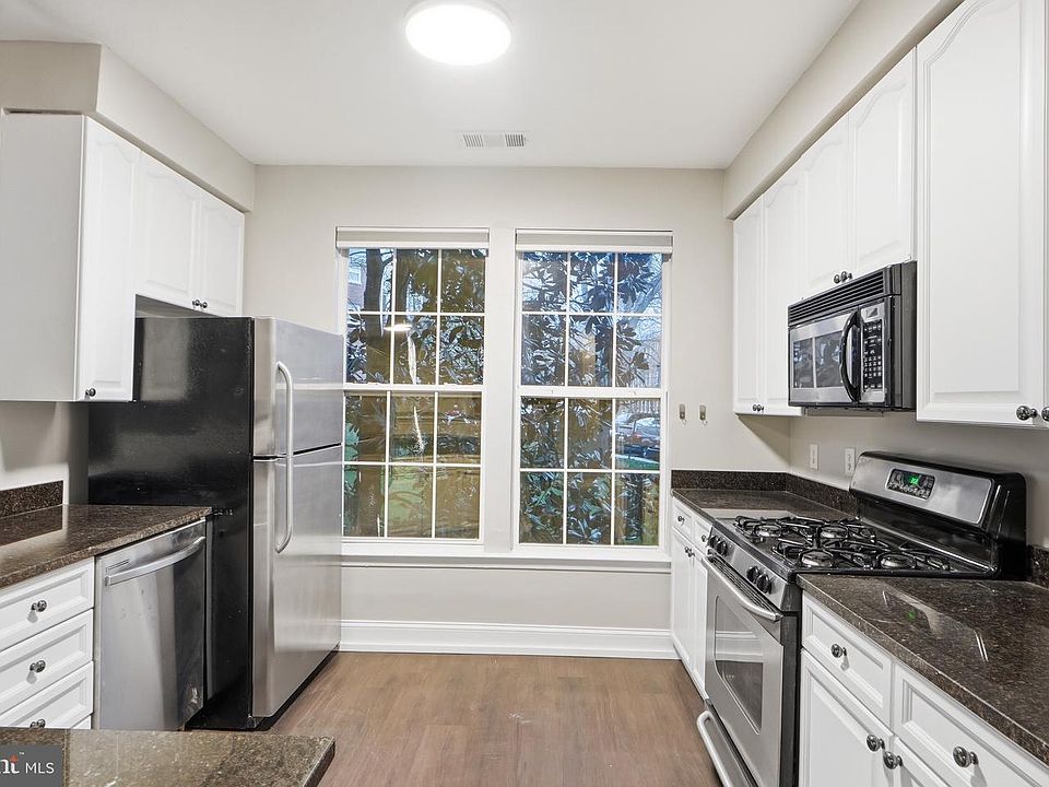 1st image of 801 S Greenbrier St APT 113
