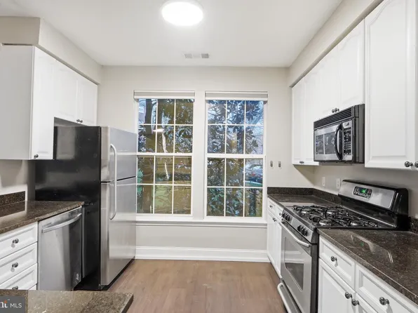 801 S Greenbrier St APT 113, Arlington, VA 22204