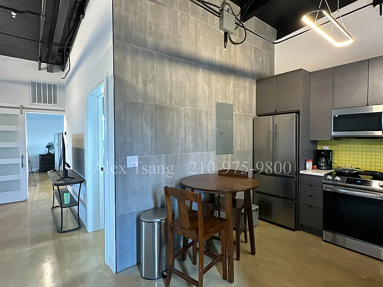 811 Montana St #1301 — Photo 5
