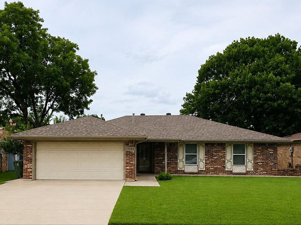 1st image of 1421 Bryan Dr