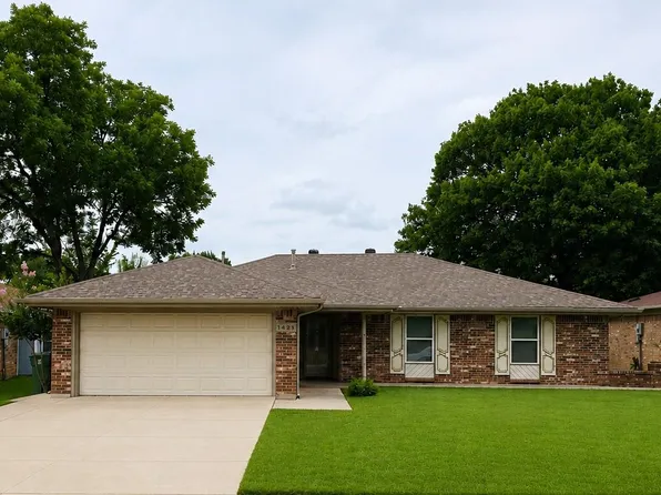 1421 Bryan Dr, Bedford, TX 76022