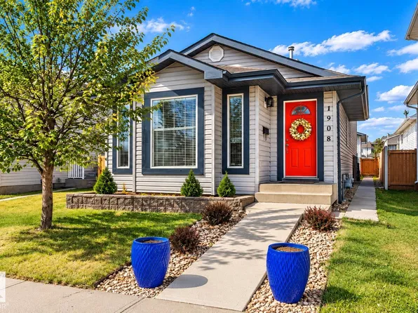 1908 36th Ave NW, Edmonton, AB T6T 1S9