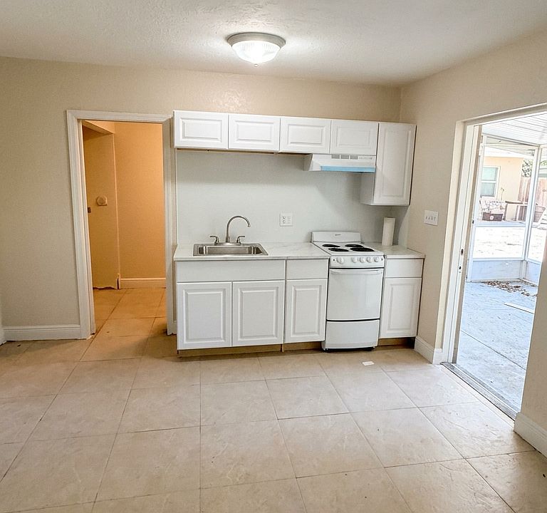 1st image of 10598 106th Ave N #2