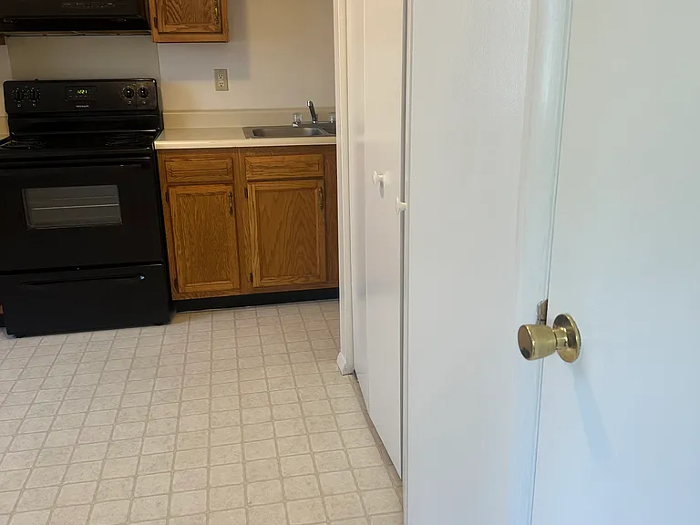 448 N Hills Rd #4 — Photo 6
