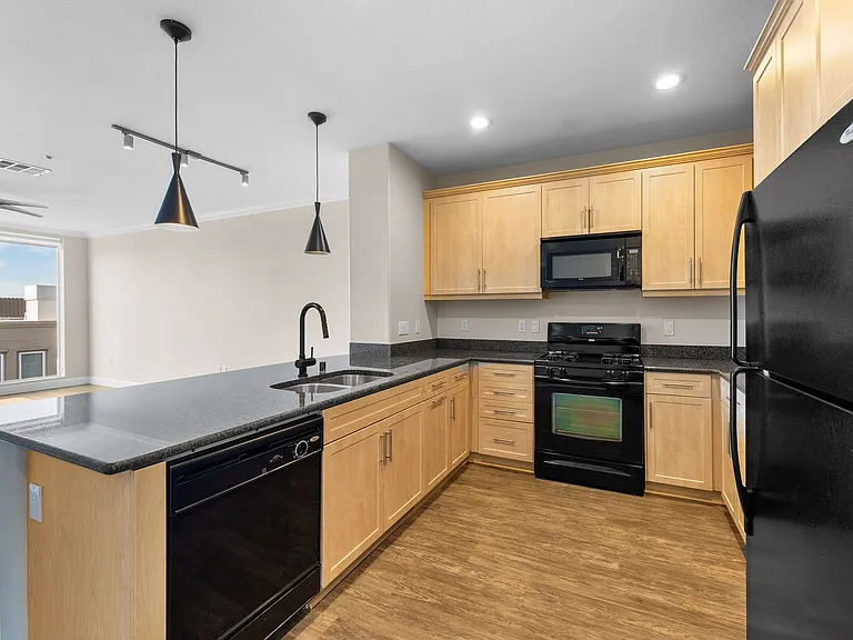Stadium House Apartments — Photo 92