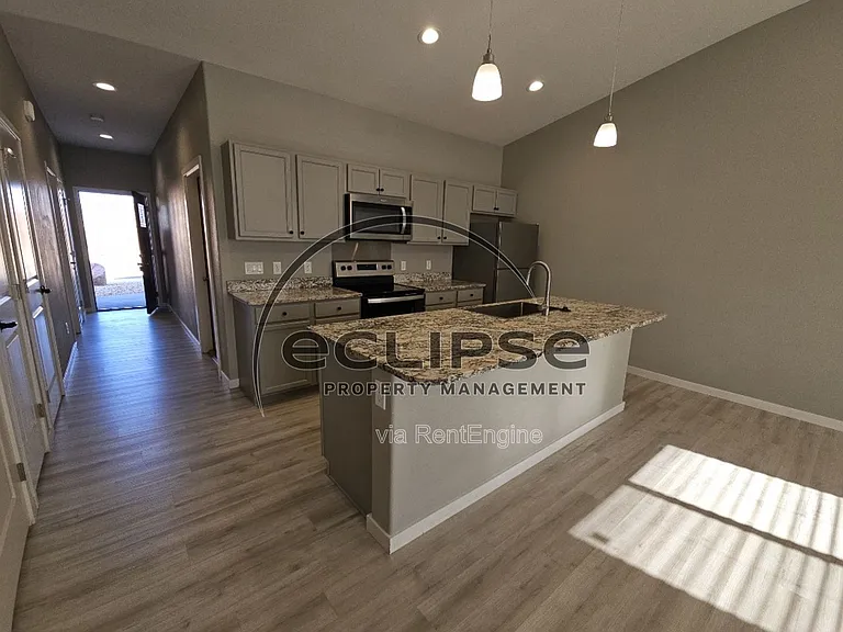 507 Crestone Ave — Photo 3
