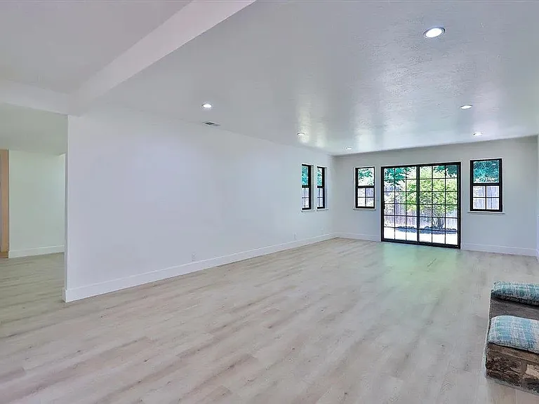6821 Havenhurst Dr — Photo 5