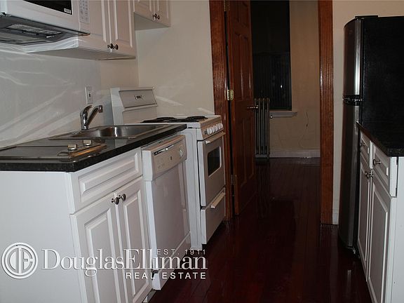 5th image of 256 E 10th St APT 1F