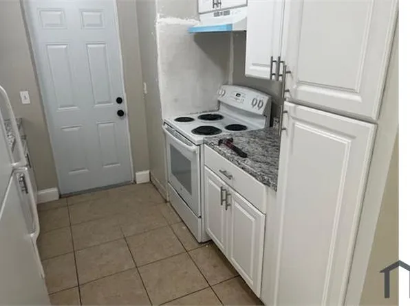 3616 Searobin Dr SE, Saint Petersburg, FL 33705