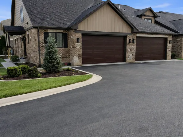 9037 W 111th St, Palos Hills, IL 60465