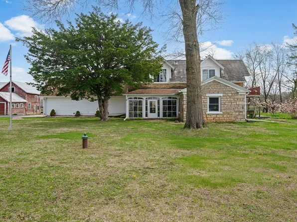 1227 Lost Nation Rd, Dixon, IL 61021