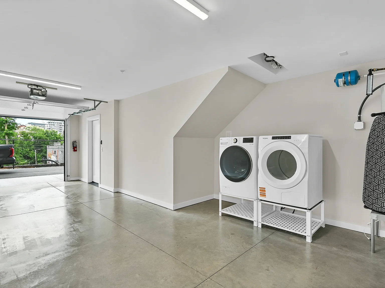 2 bed, 2.5 bath, 1086 sqft, $2,225 — Photo 3