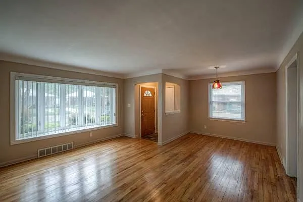 21740 Parklawn St — Photo 3
