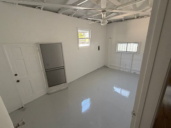 5th image of 118 Breeze Ave