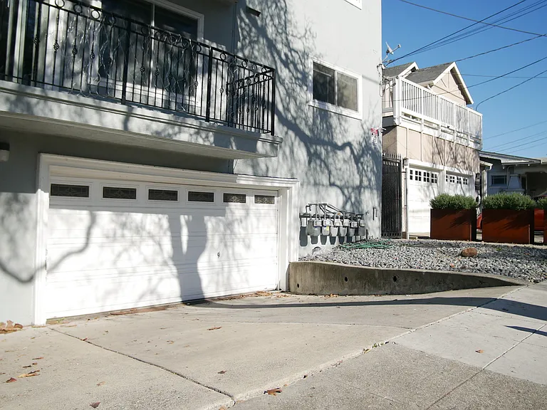 1109 Parker St #4 — Photo 1
