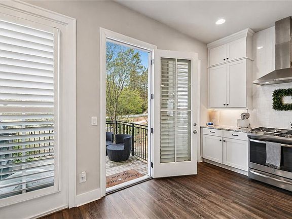 4th image of 220 Mitchell Ln