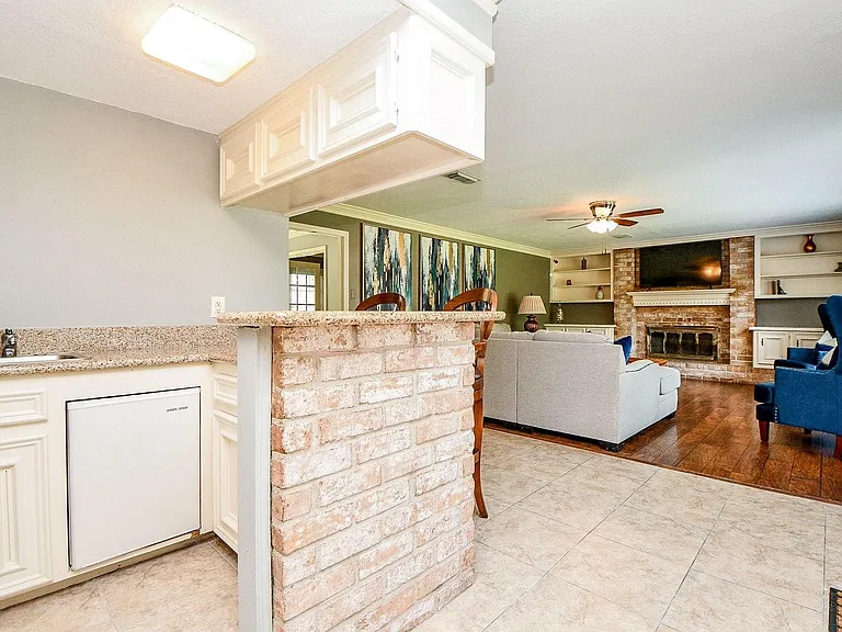 1015 Kanah Ln — Photo 12