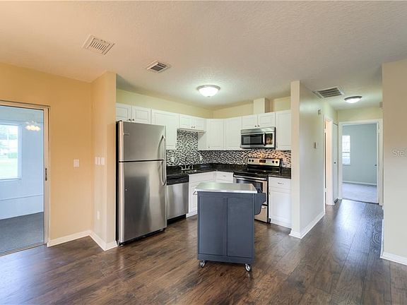 4th image of 206 Gloucester Blvd #206