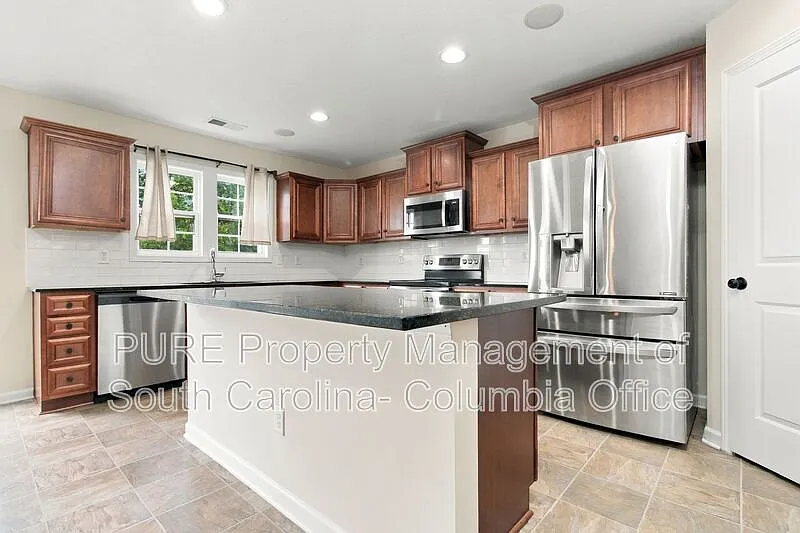 4 bed, 2.5 bath, 2624 sqft, $2,359 — Photo 3