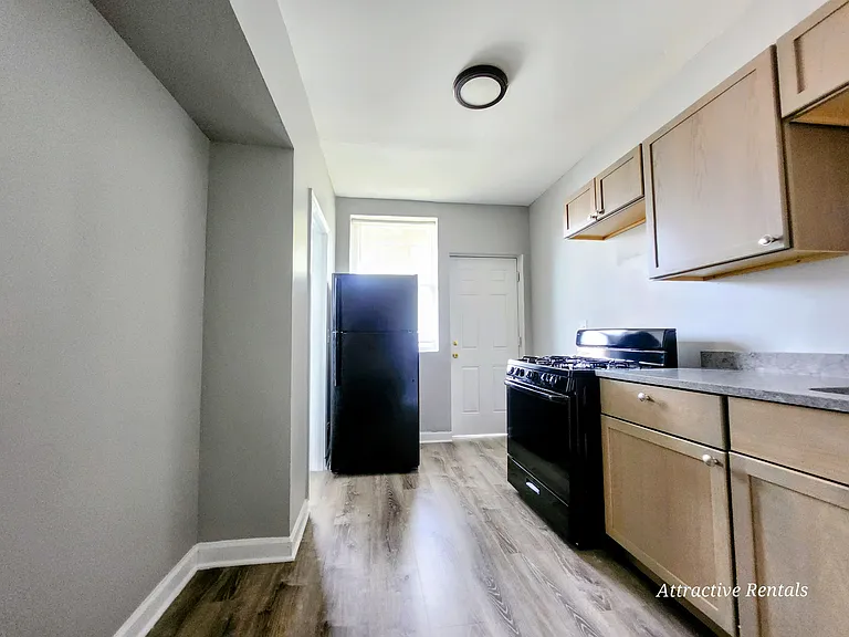 7935 S Vernon Ave #2 — Photo 5