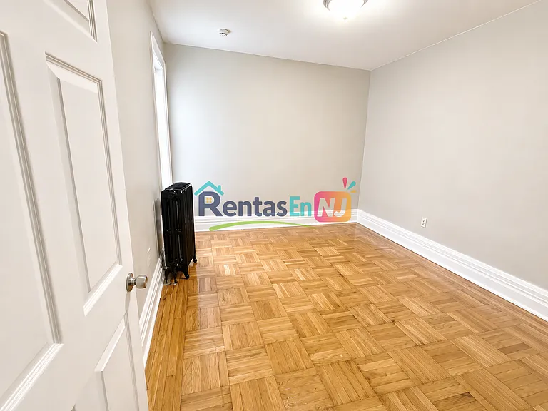 196 Roseville Ave #42B — Photo 1