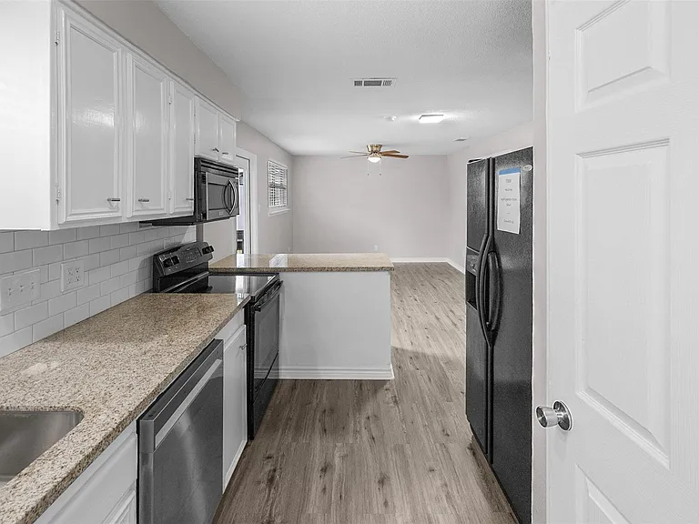 16766 Lake Cir — Photo 10