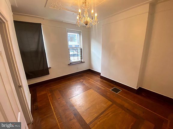 4th image of 1857 Frankford Ave