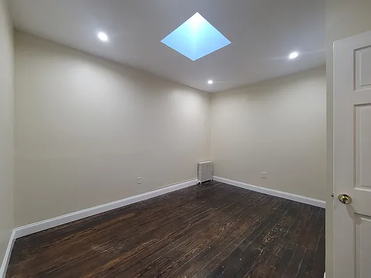 Rented by Capri Jet Realty Corp | media 12