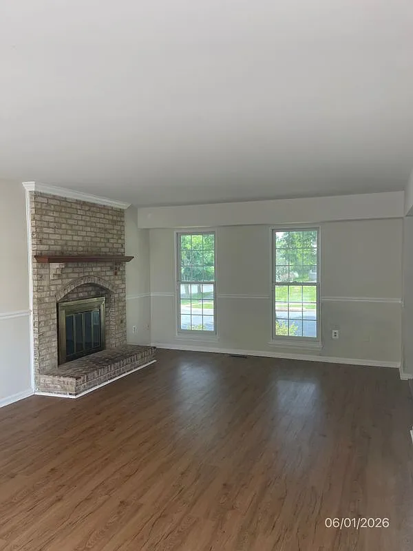 4 bed, 3.5 bath, 2232 sqft, $3,700 — Photo 2