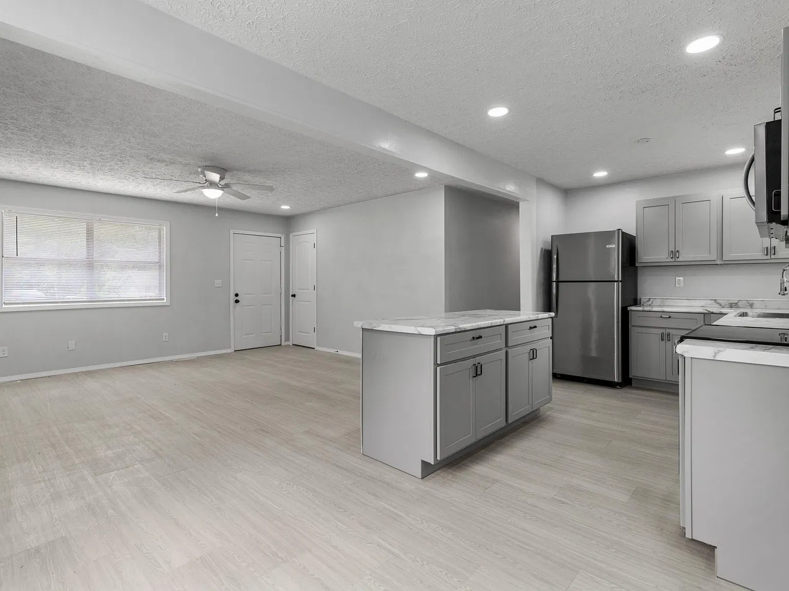 15220 Transit Rd — Photo 4