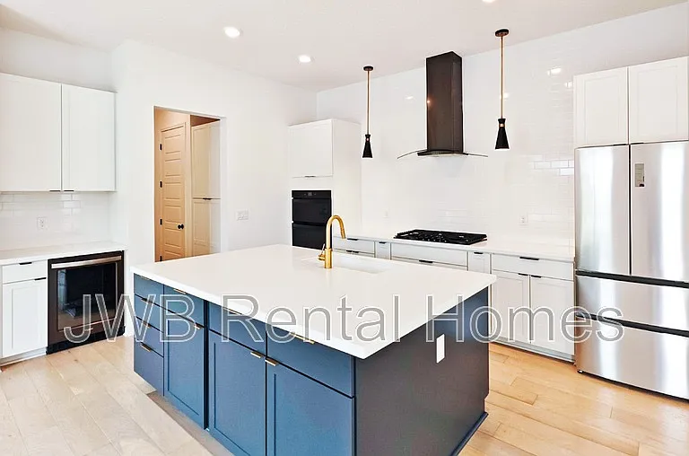 274 Daydream Ave — Photo 2
