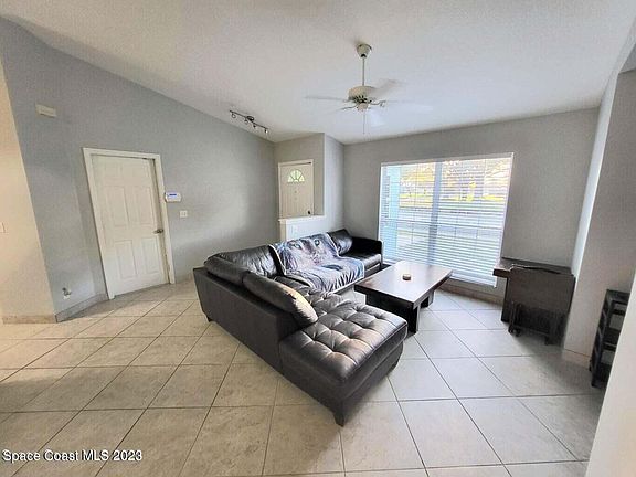2nd image of 1274 Westover St