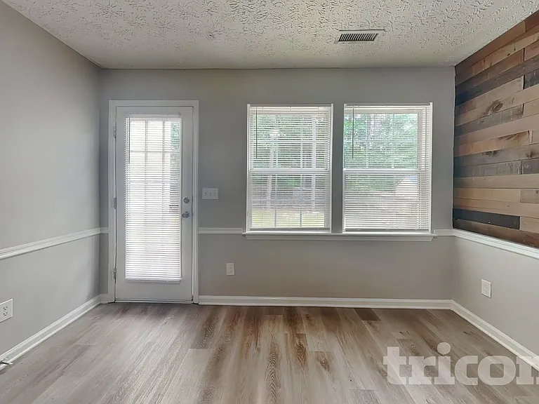 1829 Elkpark Dr — Photo 15