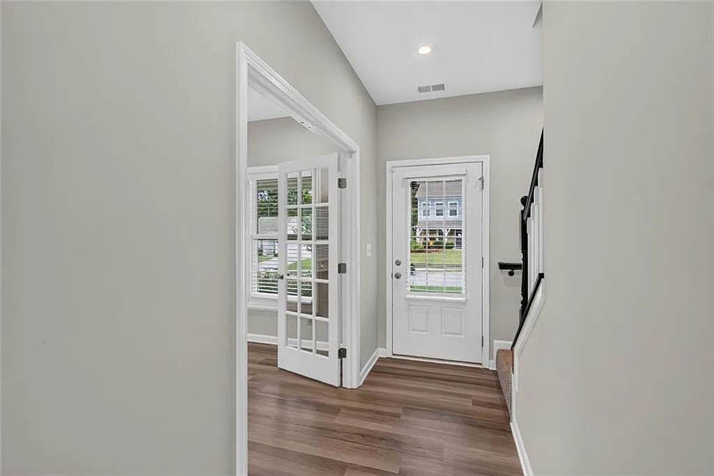 4 bed, 2.5 bath, 2000 sqft, $3,495 — Photo 2
