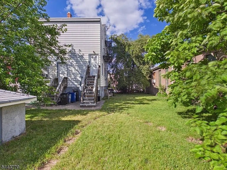 139 Fairview Ave #2 — Photo 17