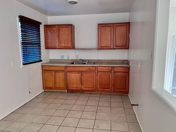 5th image of 255 S Cerritos Ave