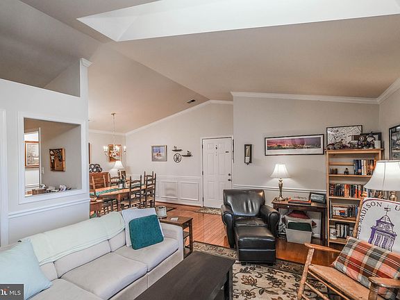5th image of 147 Brookland Ct APT 6
