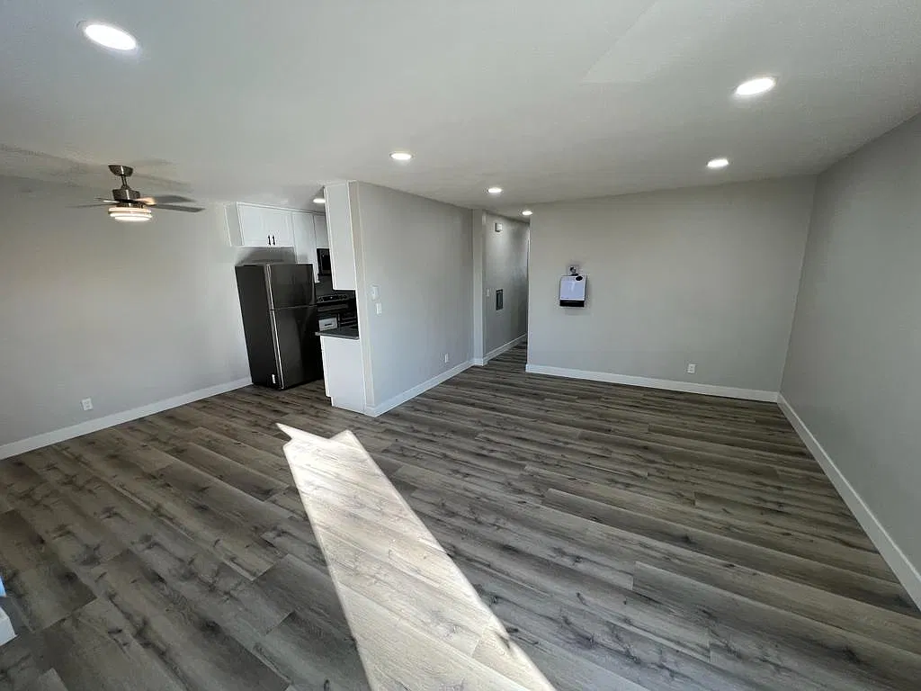 2121 Mission Ave — Photo 2