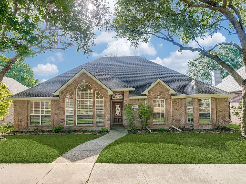 6302 Hidden Springs Ln